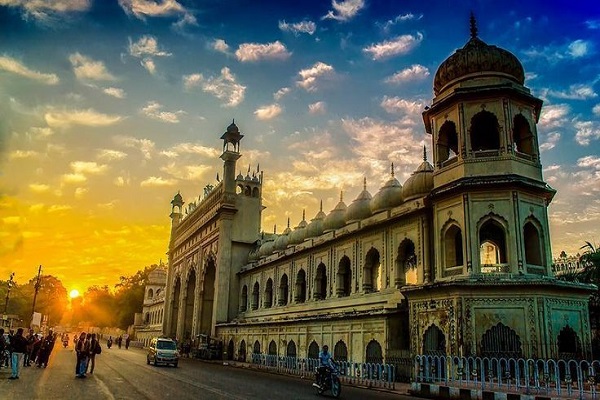meerut to lucknow cabs